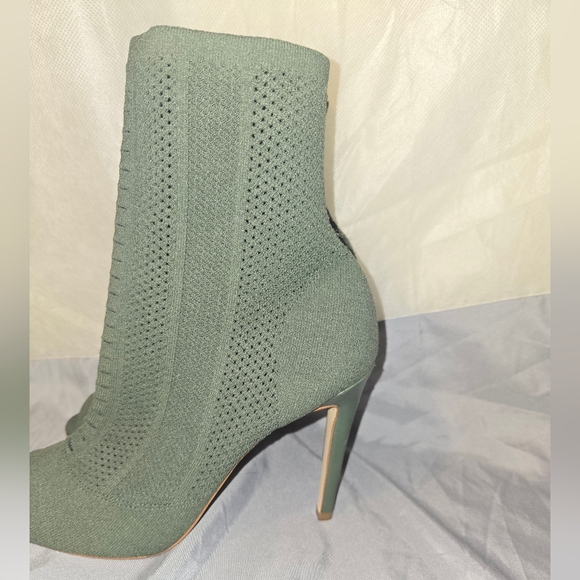 Used bootie heels 💙 - Picture 2 of 5